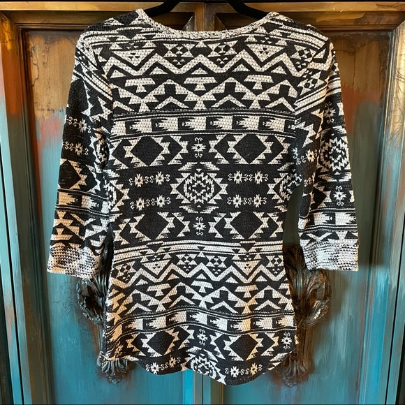 Almost Famous 3/4 sleeve top Size L - Picture 4 of 7